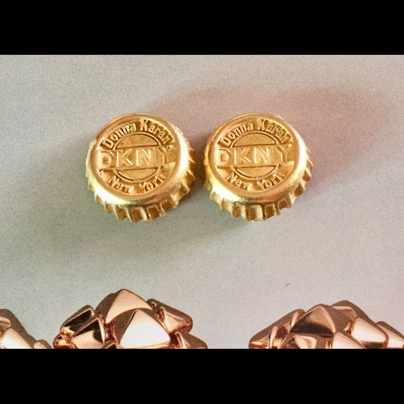 1980s Donna Karan Bottle Cap Clip on Earrings - Picture 1 of 3